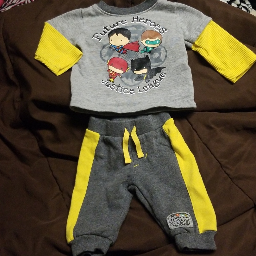 Justice League sweat suit outfit size 0-3 months